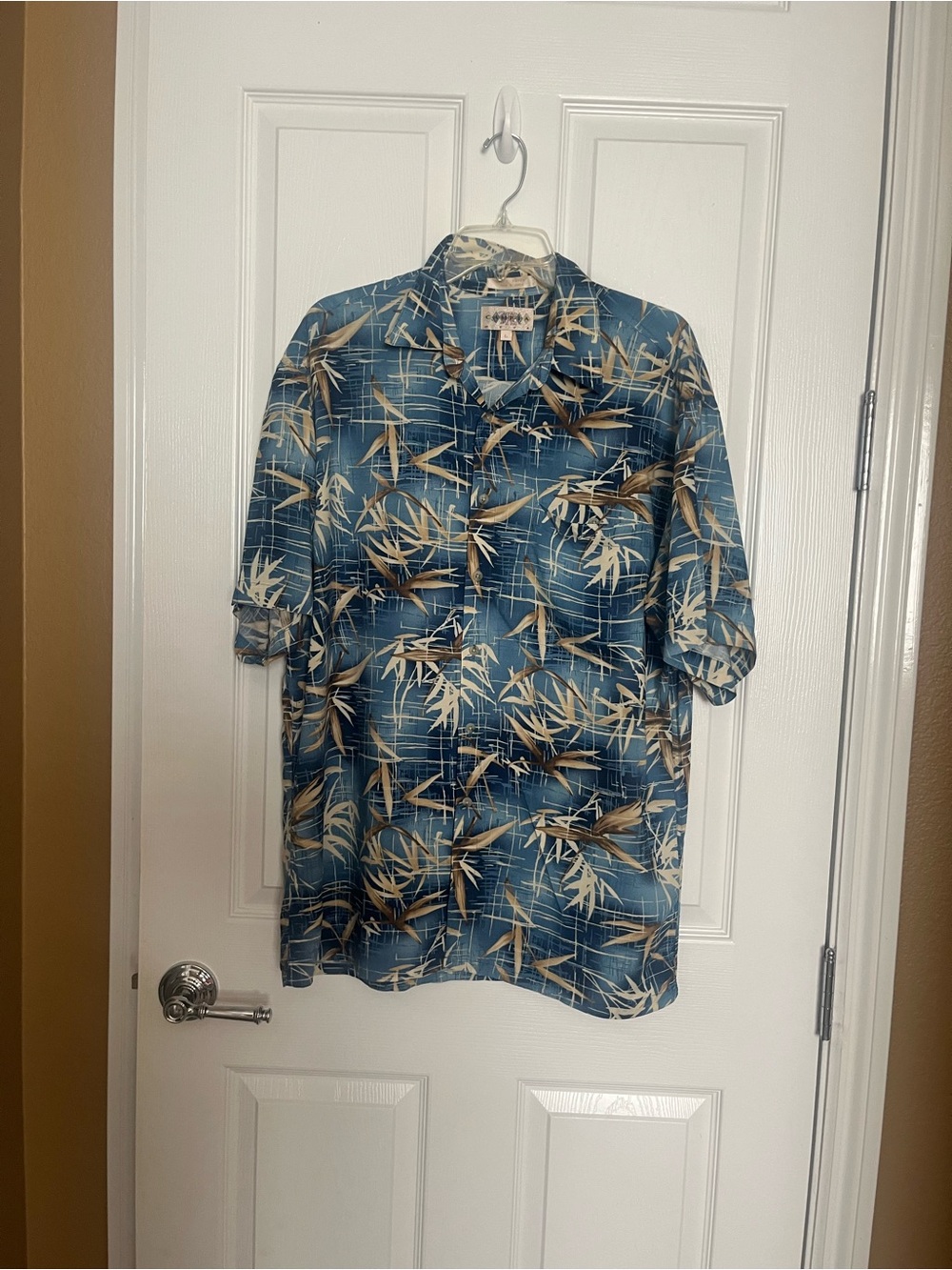 Men's Blue Tropical Print Short Sleeve Shirt - Casual Vacation Style